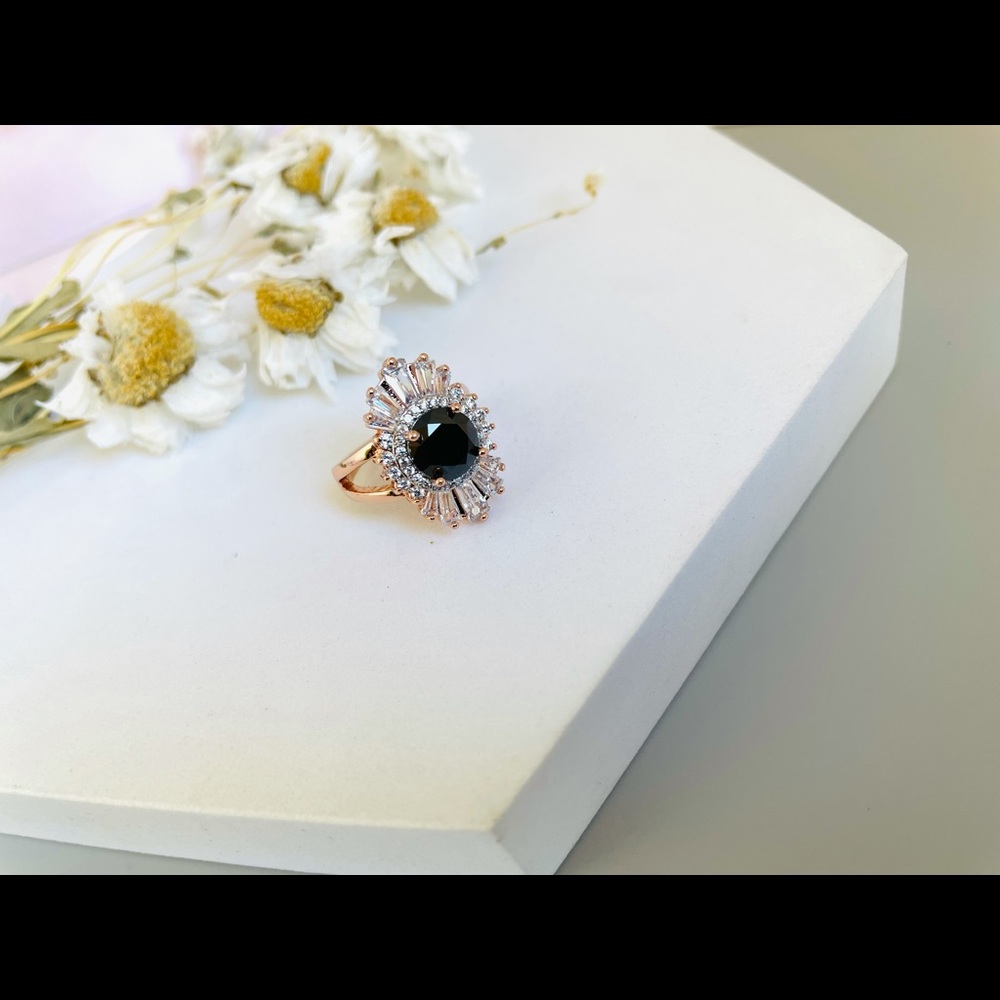 Henri Bendel Rose Gold Tone Crystals Statement Ring Size 6 - Picture 8 of 8